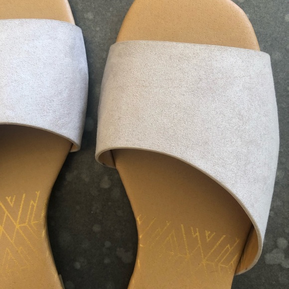 Adorable flats! - Picture 4 of 4